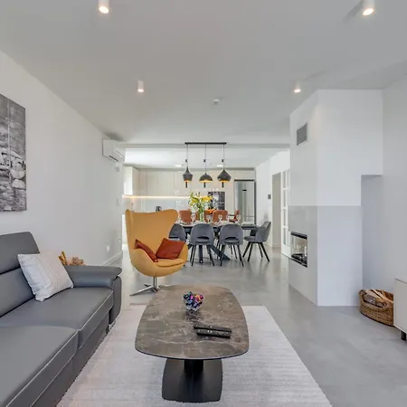 Awesome In With House Sea View *