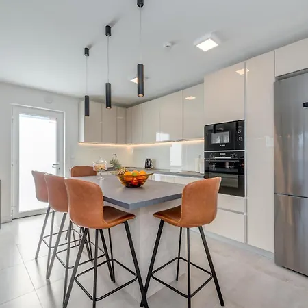 Awesome In With House Sea View