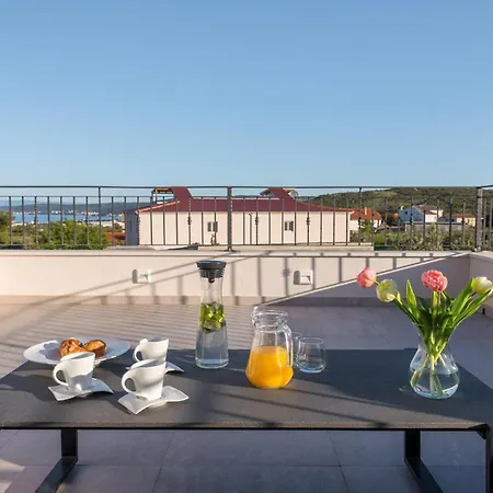 Awesome In With House Sea View