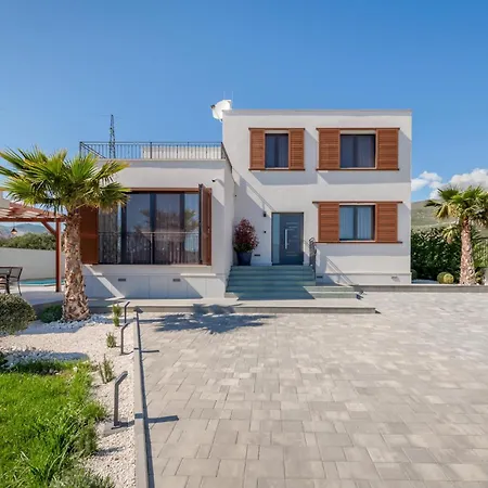 Awesome In With House Sea View Plano