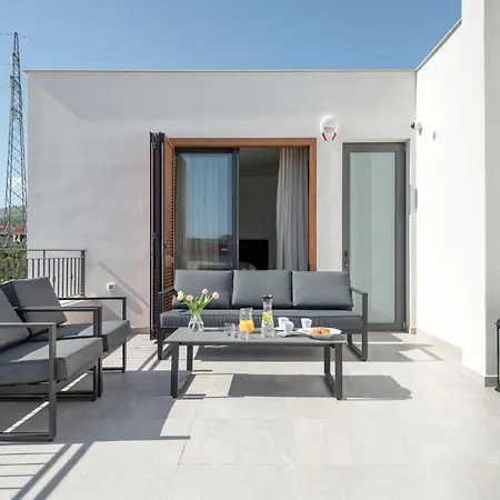 Awesome In With House Sea View Plano