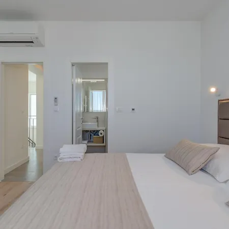Awesome In With House Sea View *